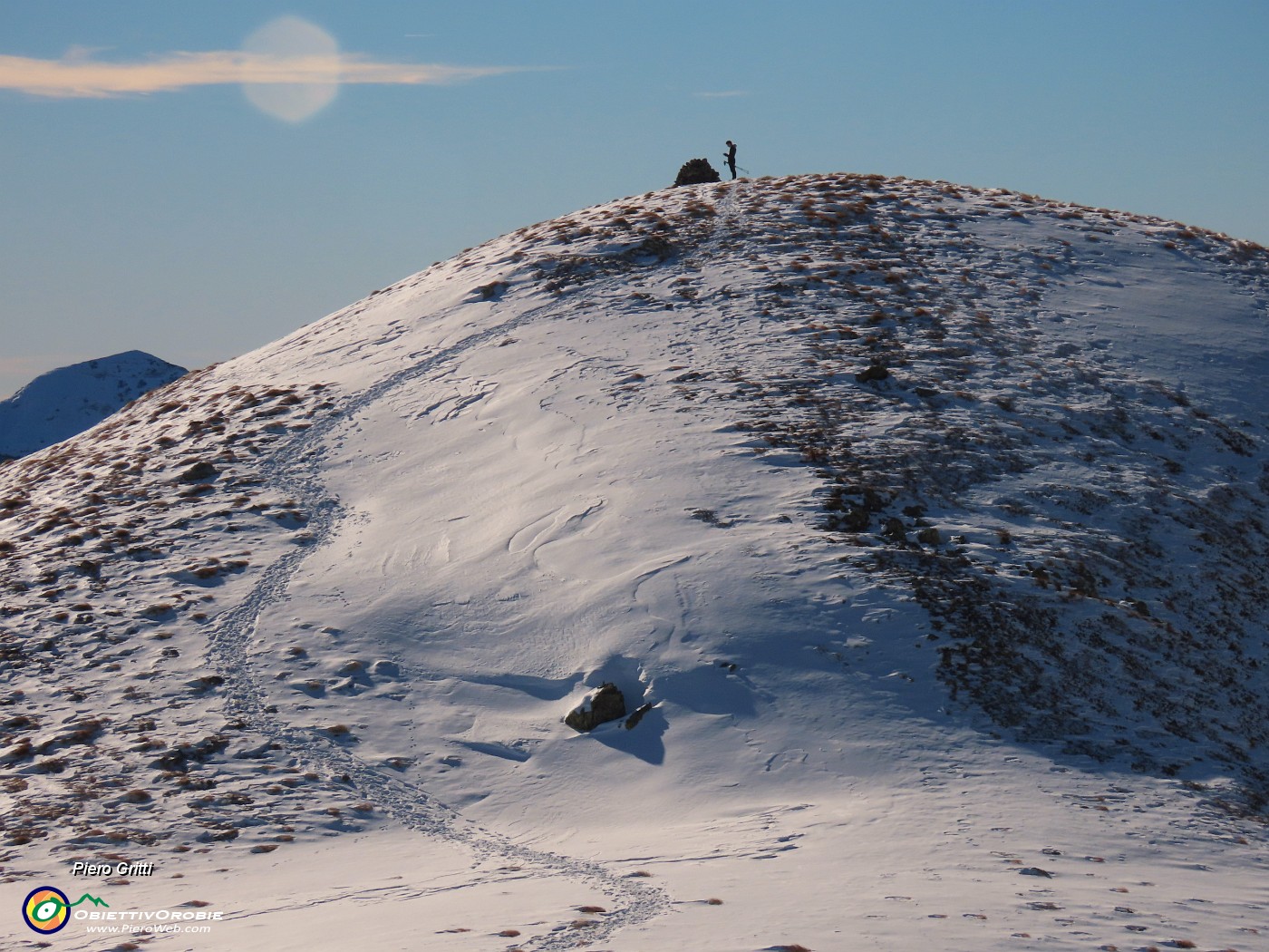 26 All'omone di vetta del Monte Avaro (2080 m).JPG